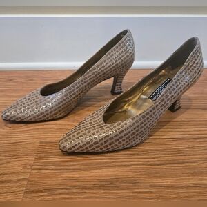 Stuart Weitzman Brown Gold Block Heel Shoes Pumps with Pebble Texture